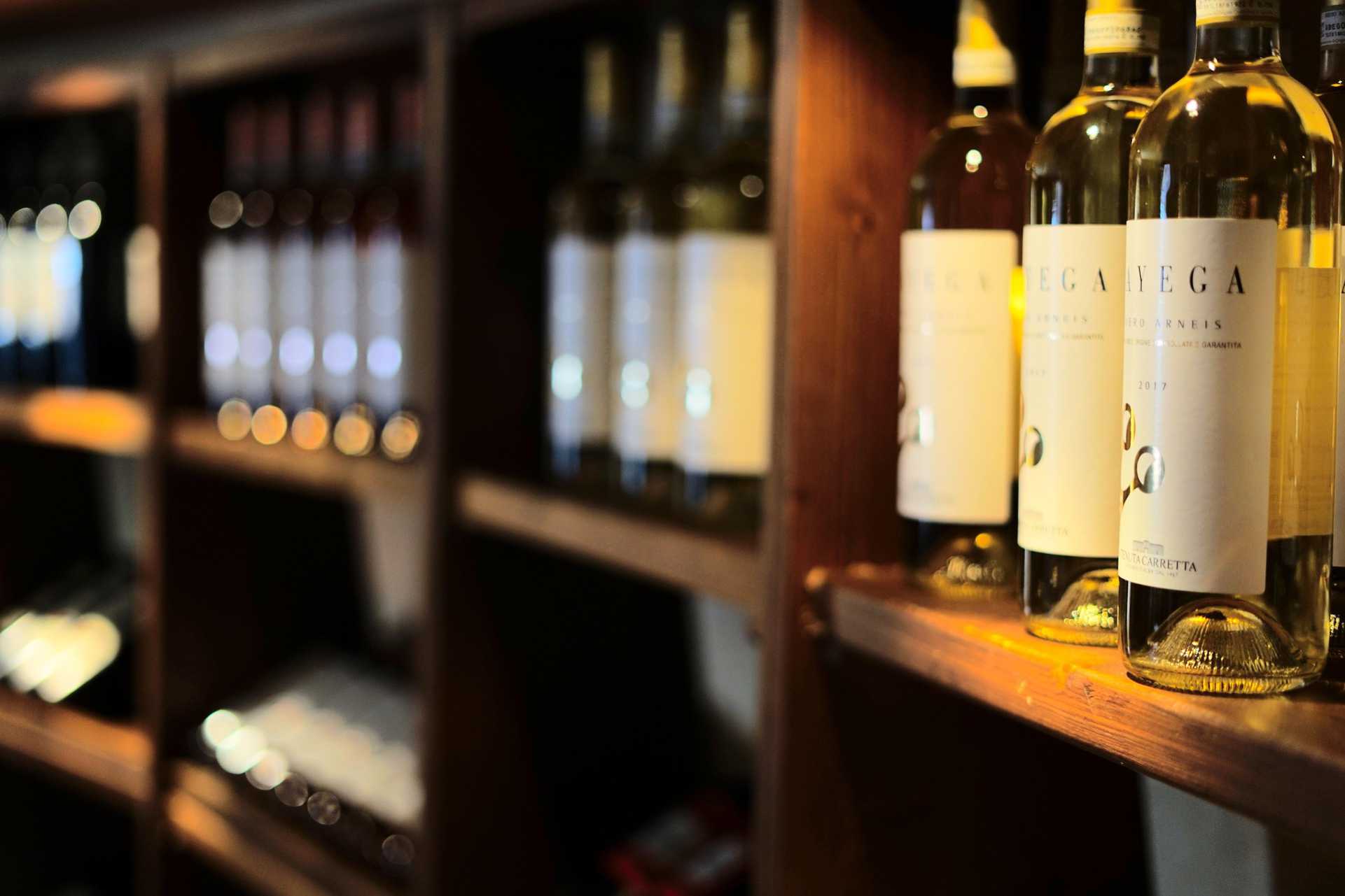 wine-rack-3698774_1920.jpg